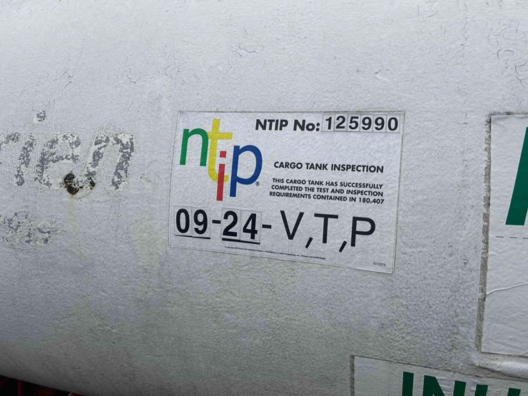 1000-gal.-nh3-tank-on-gear-#101-sells-offsite-image-10