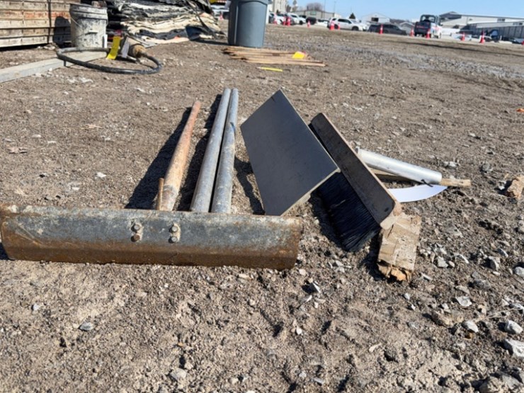 30"-float-with-2-handles-+-3'-brush-and-rake-image-3