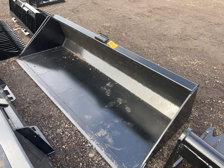 #2058-•-90"-bucket-with-blade-image-1