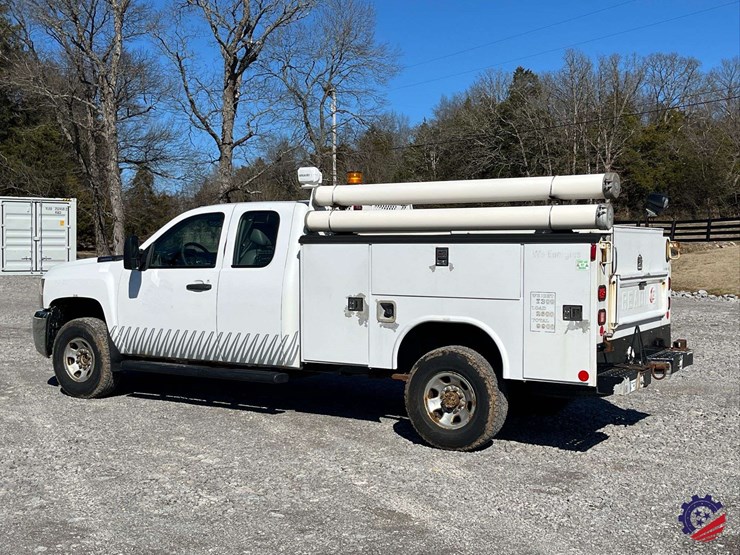 2010-chevrolet-silverado-s/a-service-truck-image-3