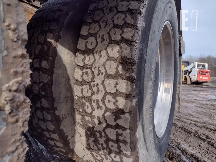 2017-freightliner-122sd-image-29