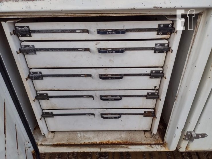 2008-peterbilt-365-image-28