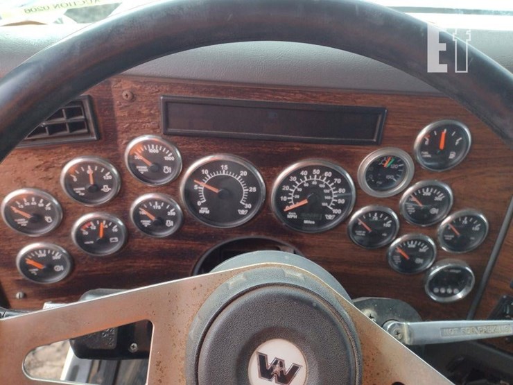 2005-western-star-4900fa-image-9