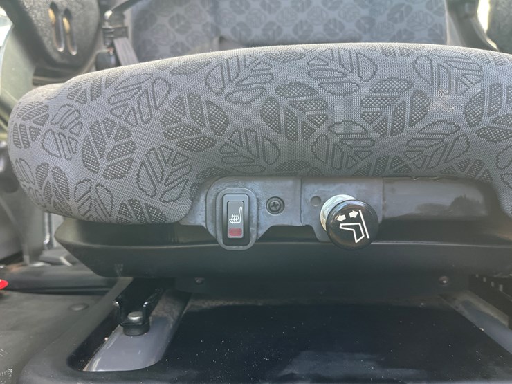 2016-new-holland-c232-image-14