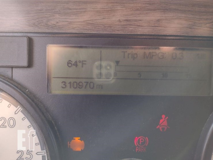 2017-freightliner-122sd-image-7