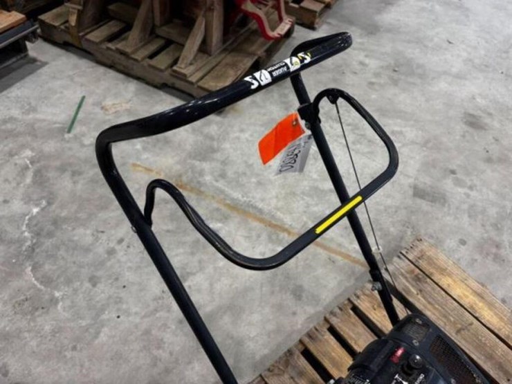 honda-hs621-4-stroke-snow-thrower-image-13