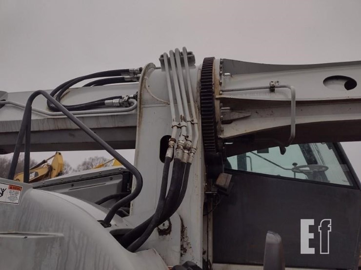 2005-gradall-xl3300-image-32