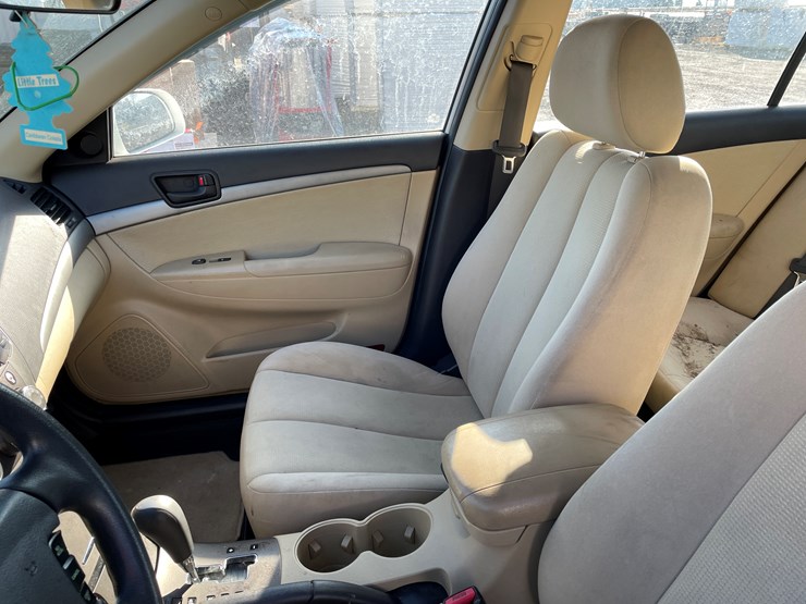 #2029-•-2010-hyundai-sonata-(with-wi-title)-image-29