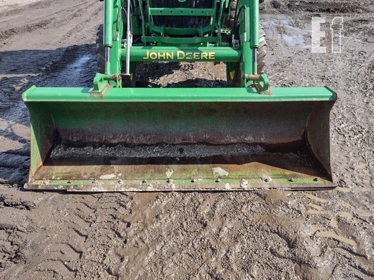 2017-john-deere-4052r-image-16