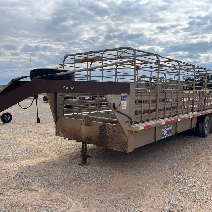 #T8410 • 2010 GN Stock Trailer