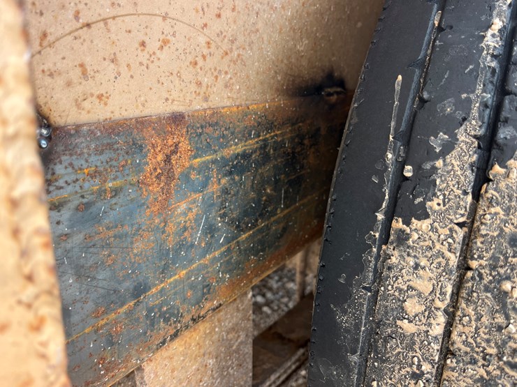 #t8410-•-2010-gn-stock-trailer-image-17