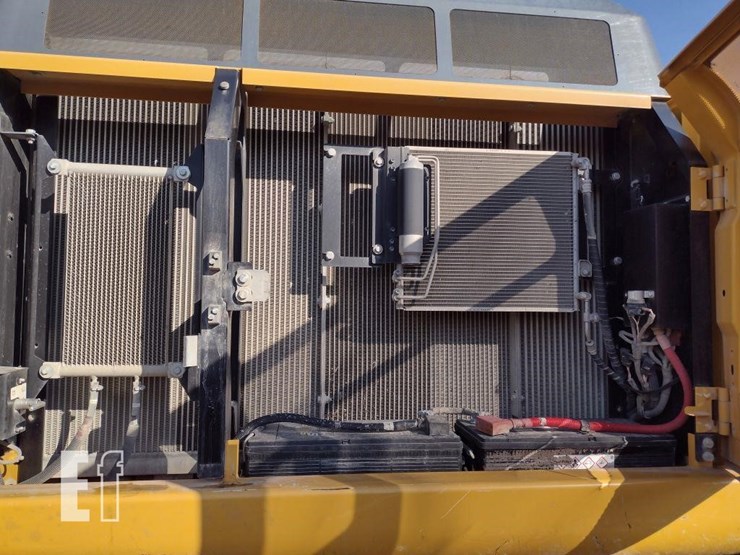 2020-deere-350g-lc-image-43