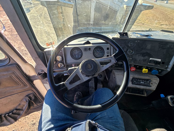 1999-mack-rd690s-image-86