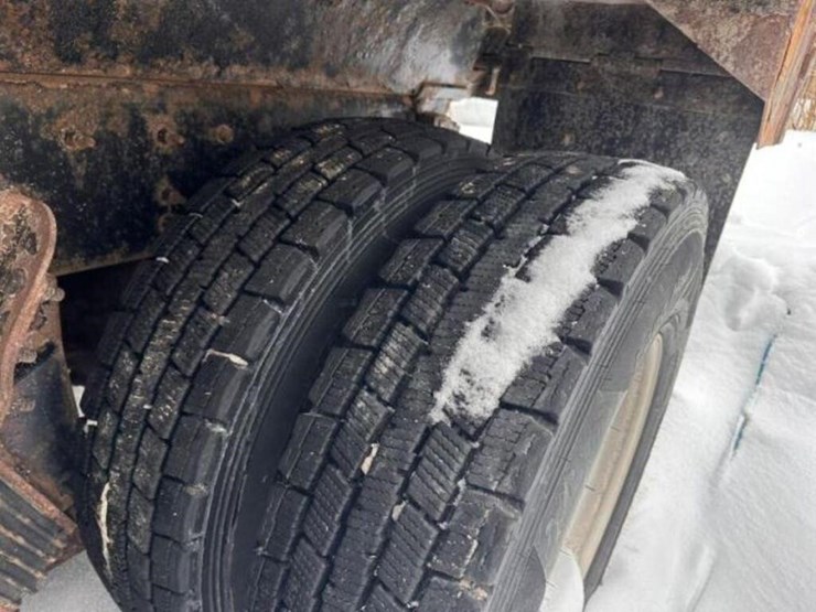 2018-freightliner-114sd-image-53