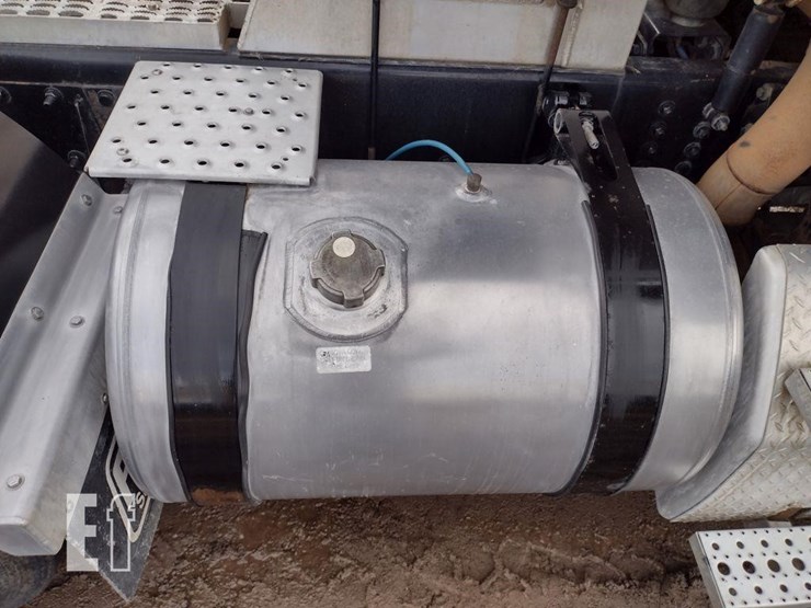 2017-freightliner-122sd-image-38