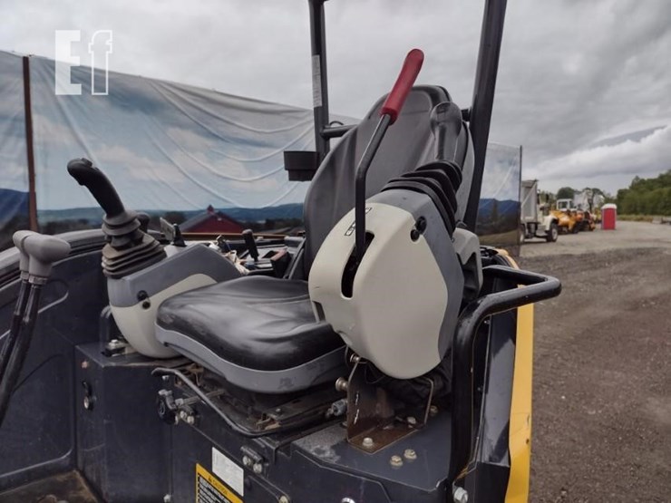 2022-deere-26g-image-12