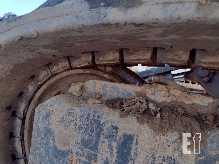 2013-deere-35d-image-32