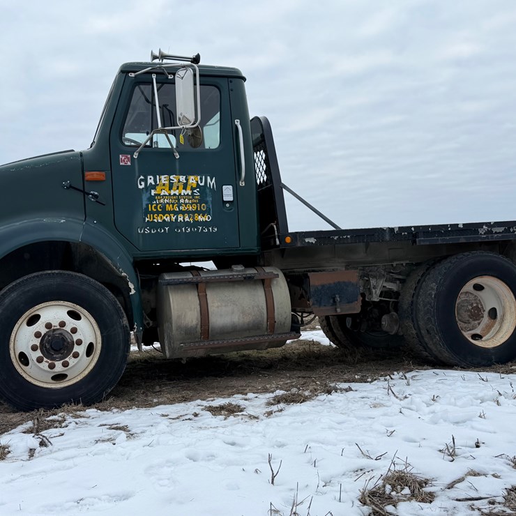 1999 INTERNATIONAL 8100