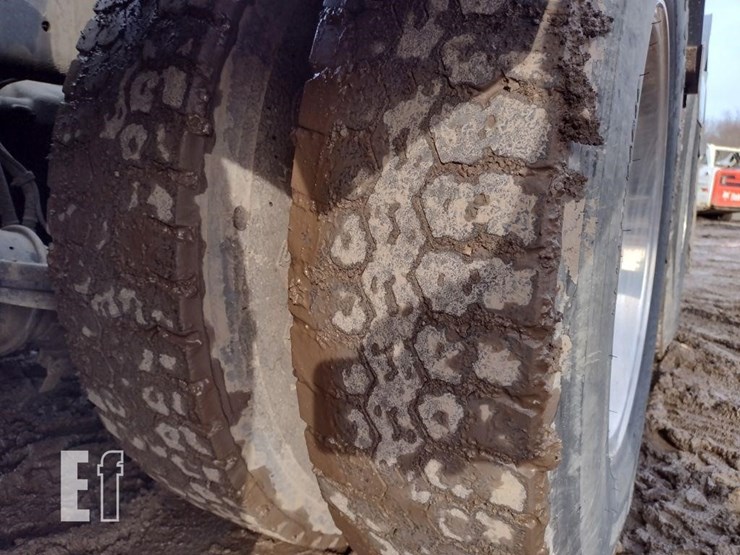 2017-freightliner-122sd-image-30