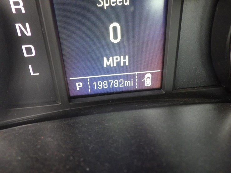 2018-chevrolet-1500-image-12