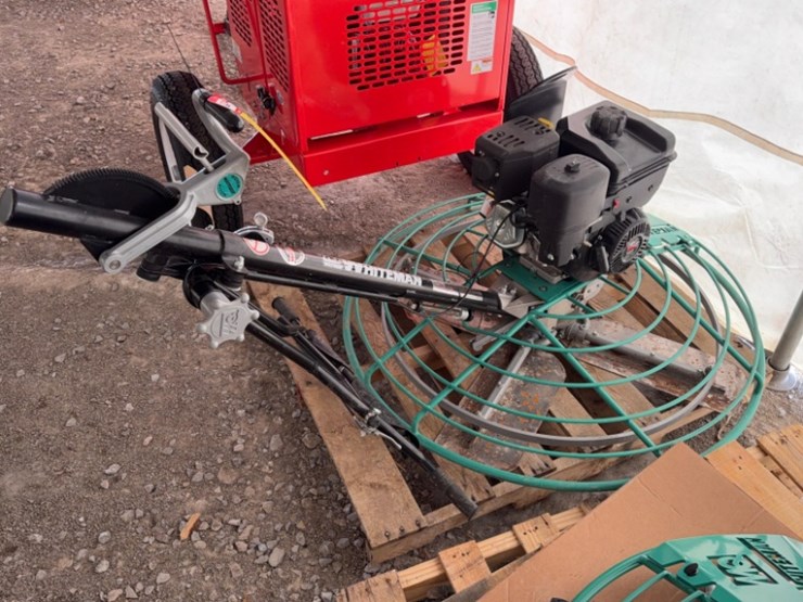 2023-whiteman-b46b90-4'-power-trowel-with-10hp-briggs-motor-image-3