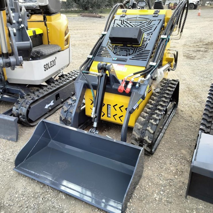 #133 • Mini Skid Steer - Gasoline