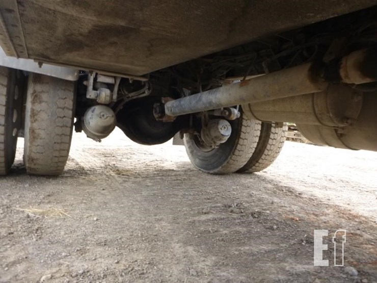 2000-peterbilt-330-image-35