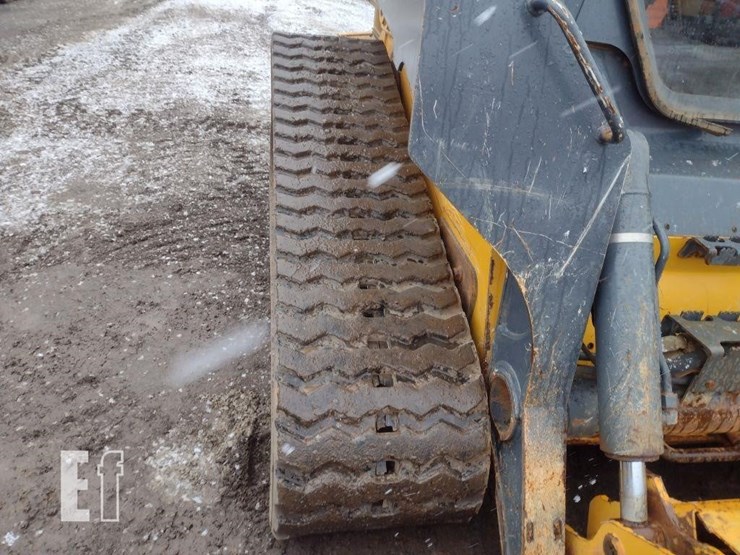 2021-deere-331g-image-34