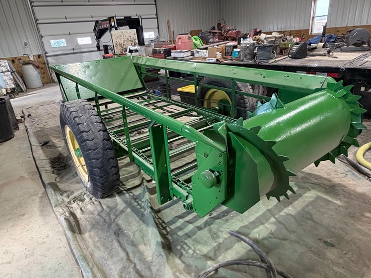 #1046-•-john-deere-manure-spreader-image-5