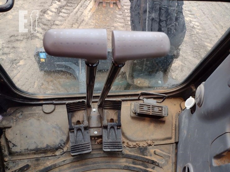 2023-deere-30g-image-10