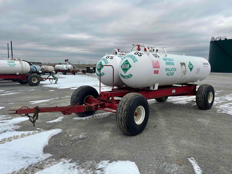 ag-systems-twin 1000-gal.-nh3-tanks-on-gear-#g5-image-2