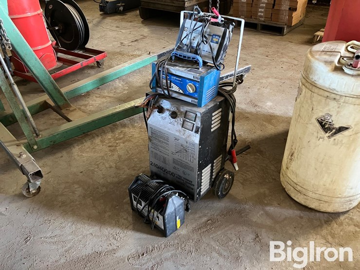 2a/10a/60a/200a-battery-chargers-image-1