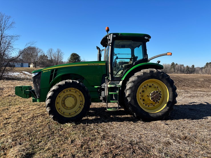 john-deere-8260r-image-2