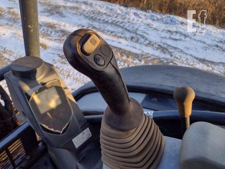 2013-deere-35d-image-8