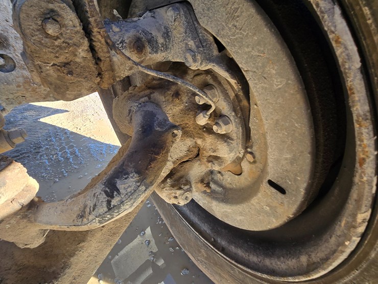 1999-mack-rd690s-image-57