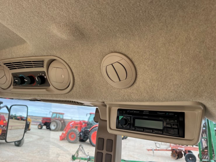 2015-john-deere-5100e-image-19