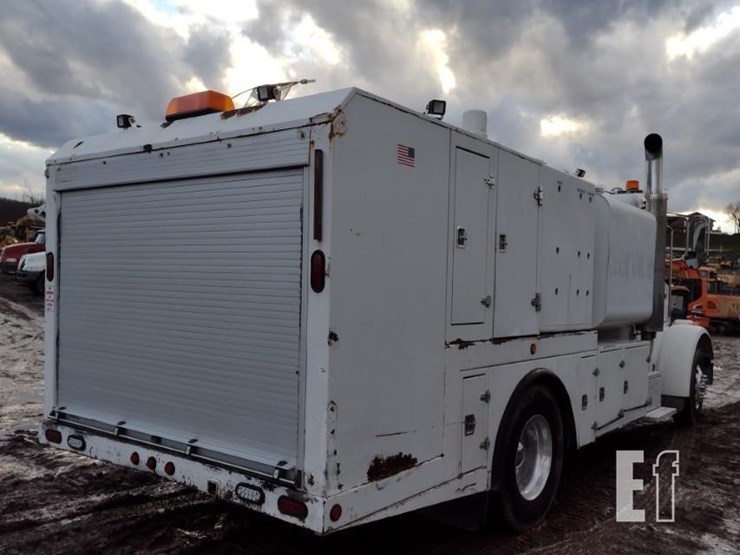 2008-peterbilt-365-image-47