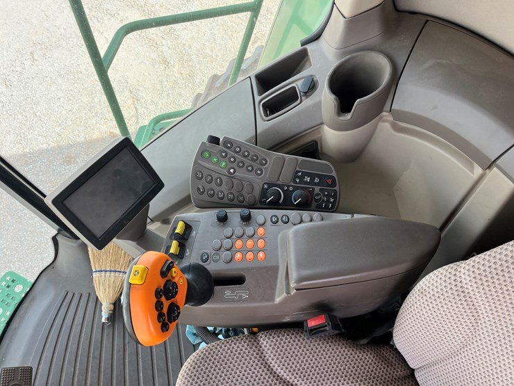 2013-john-deere-s670-image-40