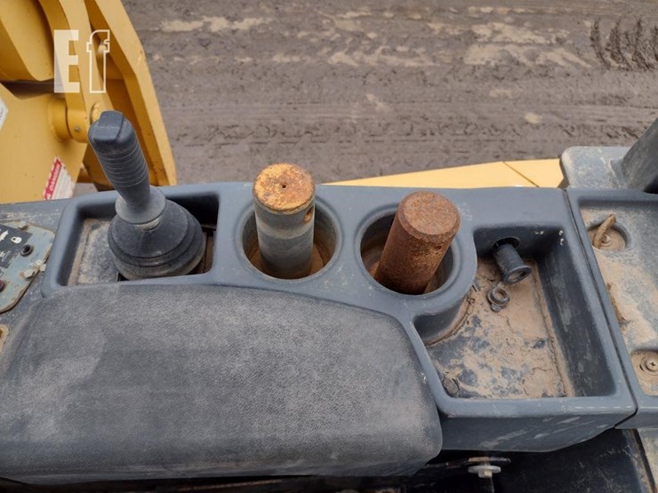 2012-deere-700k-lgp-image-13