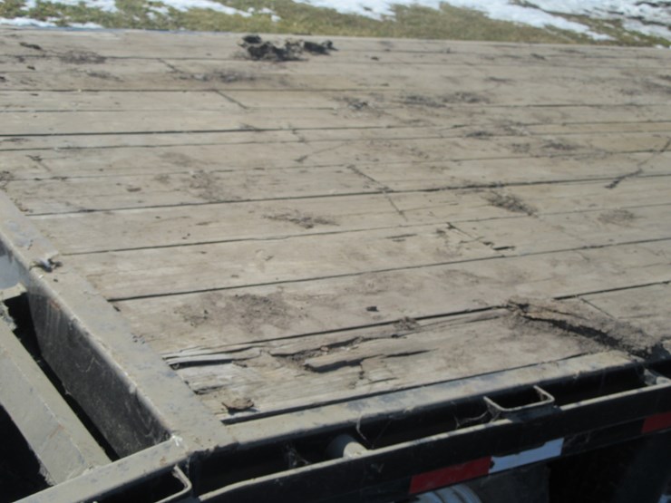 #8954-•-2006-pj-tri-axle-23'-trailer-(has-wi-title)-image-16