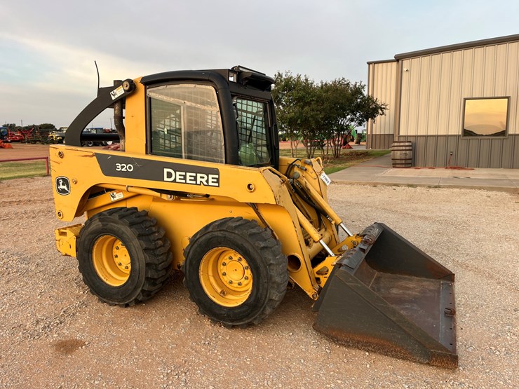 #t15612-•-2006-john-deere-320-skid-steer-image-5