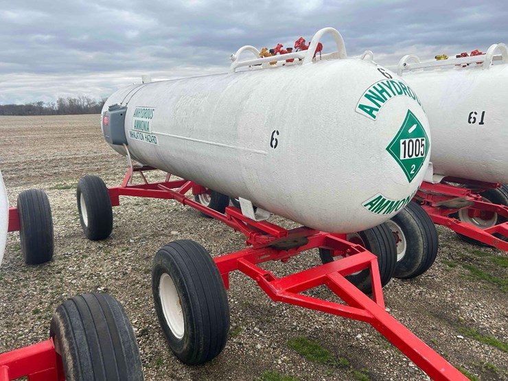 1000-gal.-nh3-tank-on-gear-#6-sells-offsite-image-1