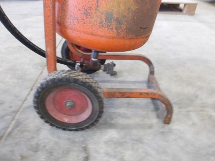 portable-sandblasting-tank(s)-image-11