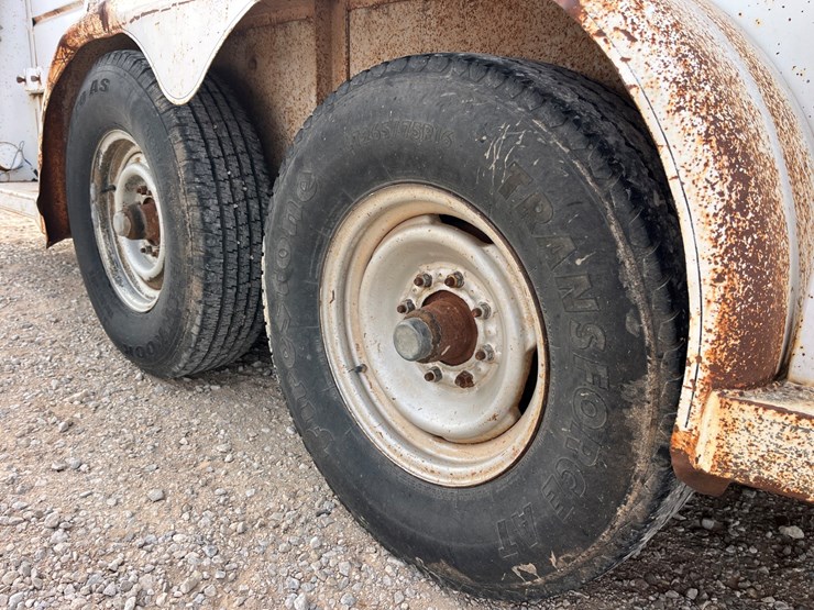 #t8405-•-stock-trailer-image-6