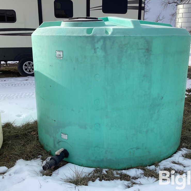 1,500-Gallon Water/Liquid Fertilizer Vertical Tank