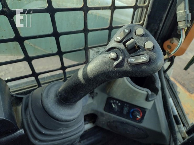 2014-bobcat-t750-image-10