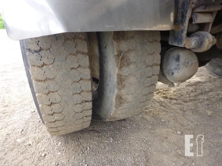 2000-peterbilt-330-image-28