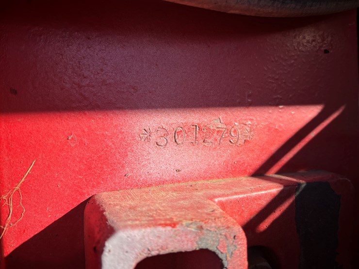 2004-versatile-2360-image-30