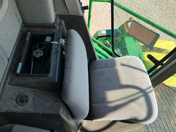2004-john-deere-7460-image-33