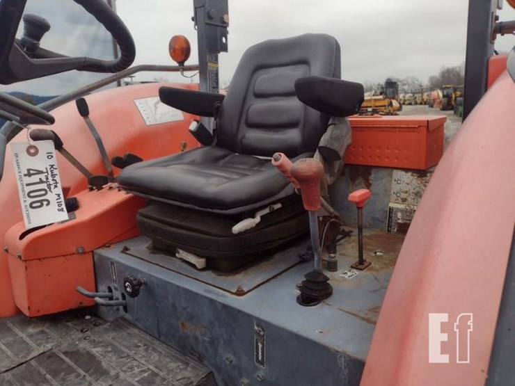 10-kubota-m108-tractor-image-14